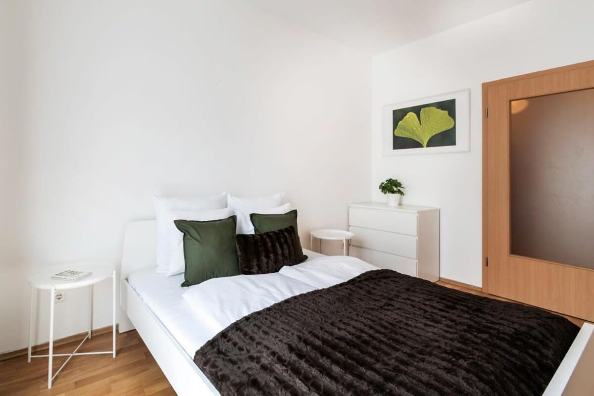 Pleasant & Comfy Apartment In Super Location Budapest Esterno foto