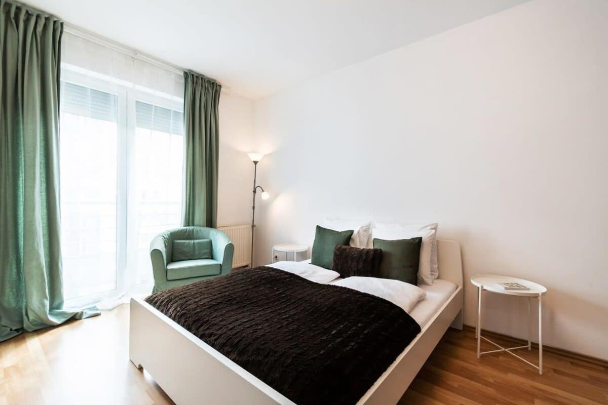 Pleasant & Comfy Apartment In Super Location Budapest Esterno foto